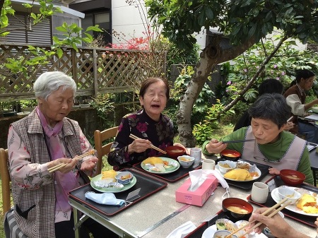 屋外ランチ